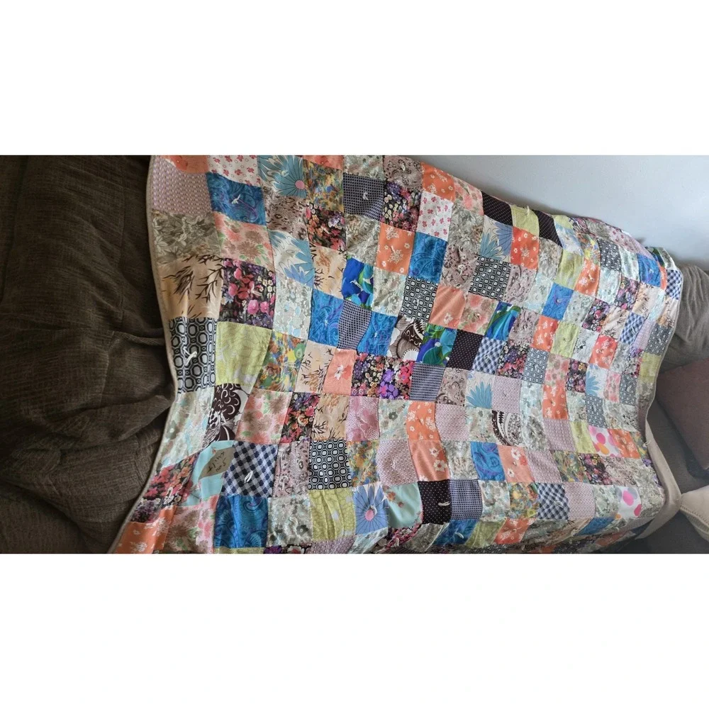 Vintage 50s Handmade and Hand Stitched Feed Sack Floral FLOWERS Quilt THROW TWIN